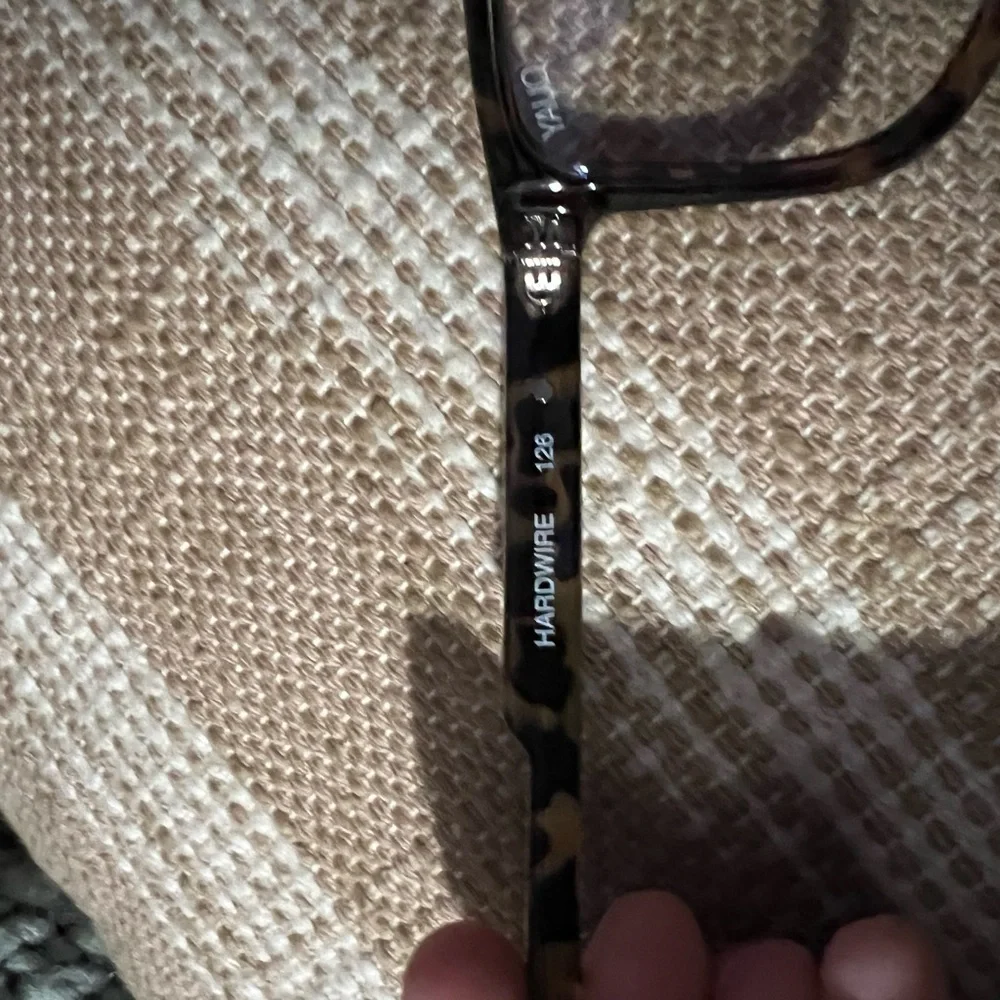 Quay Hardwire Bluelight Glasses - Picture 3 of 4